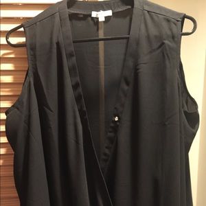 Stella and Dot cold shoulder shirt